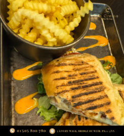 LA CREME Artisan Cafe Lounge